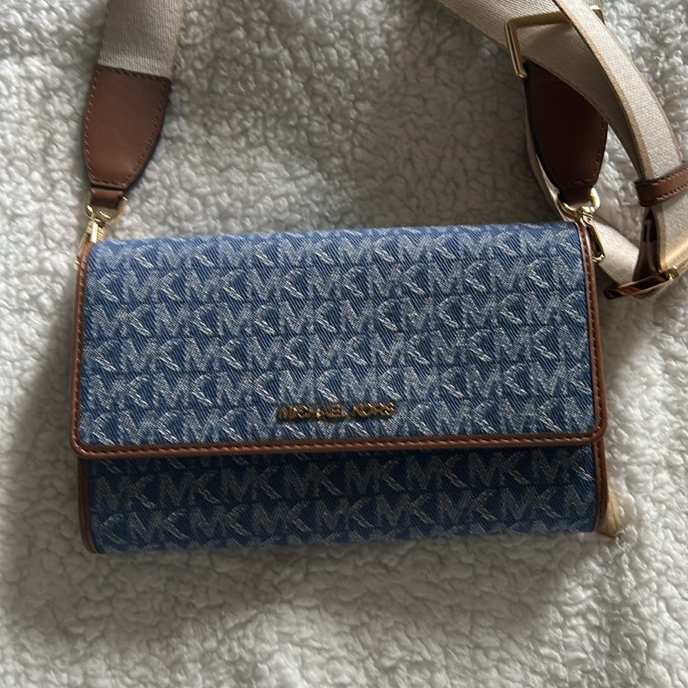 NWT MICHAEL KORS Jet Set Large Wallet/Crossbody